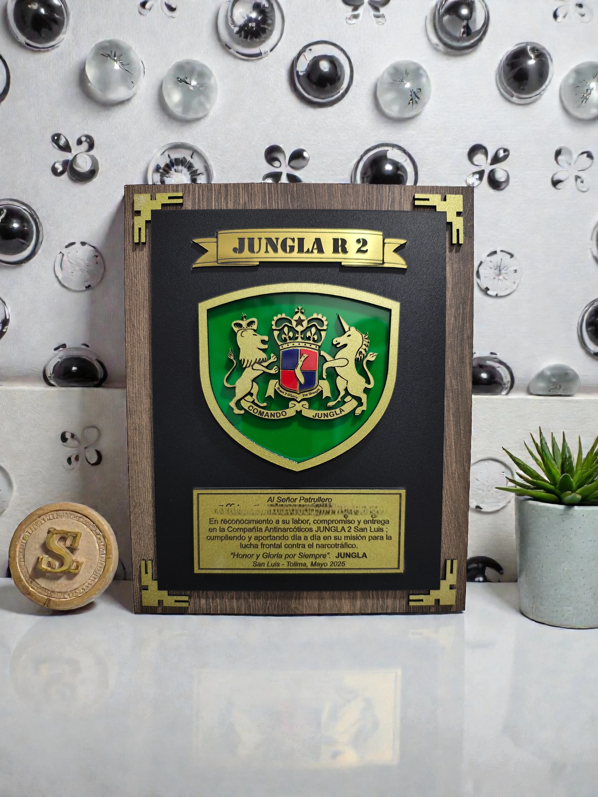 Placa pared alto relieve mediana