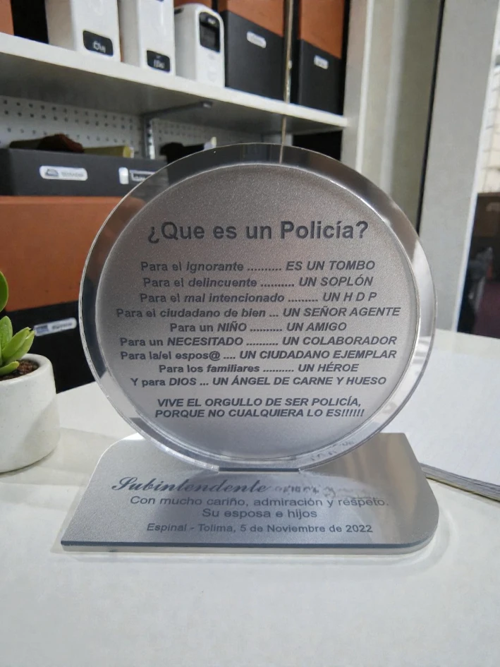 Reconocimiento redondo base acrílico