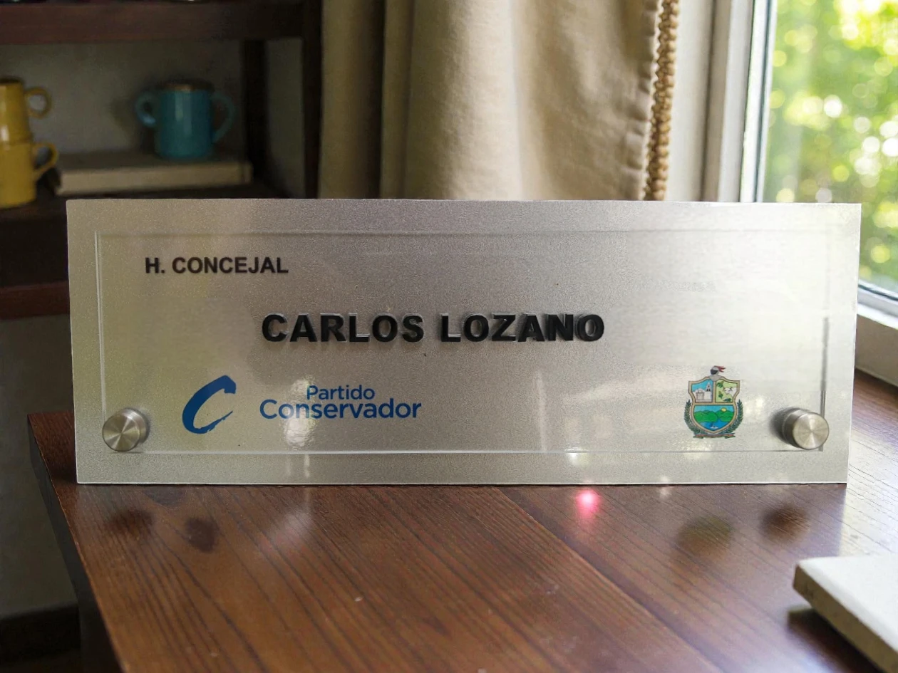 Porta nombre escritorio